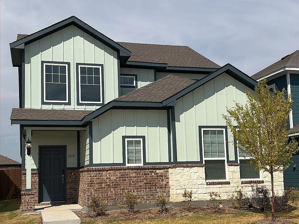 1810 Bluebonnet Ln