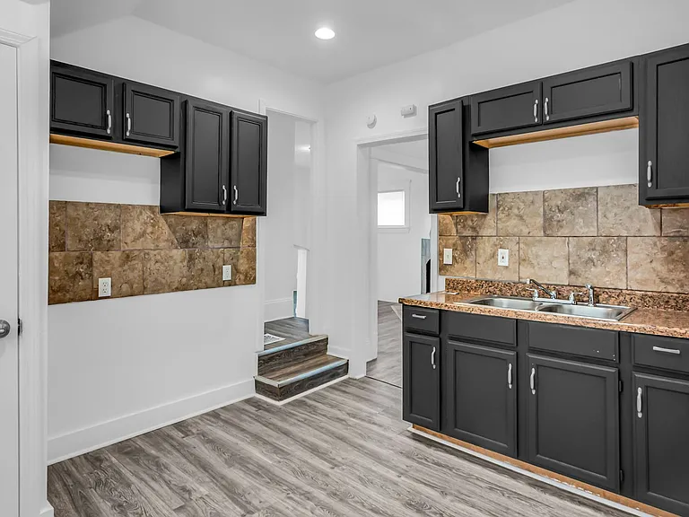 14601 Benwood Ave — Photo 3