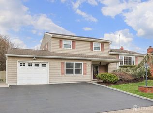 4 David Dr, Edison, NJ 08820
