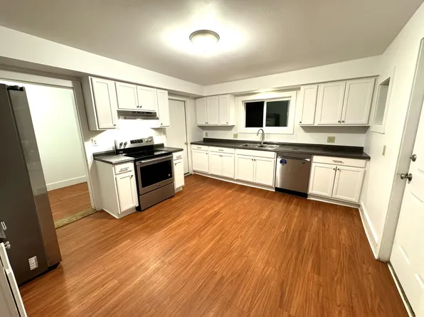 49 Central St APT 3, Northfield, VT 05663