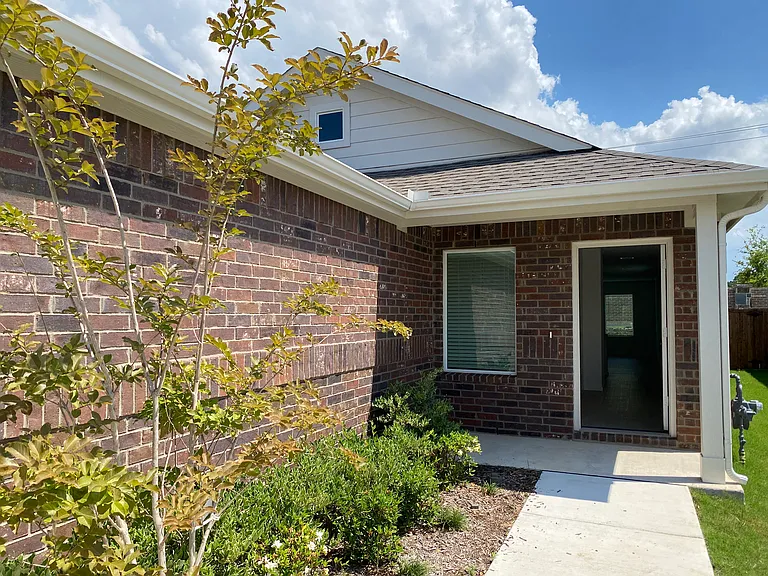 816 Dressage Ln — Photo 2