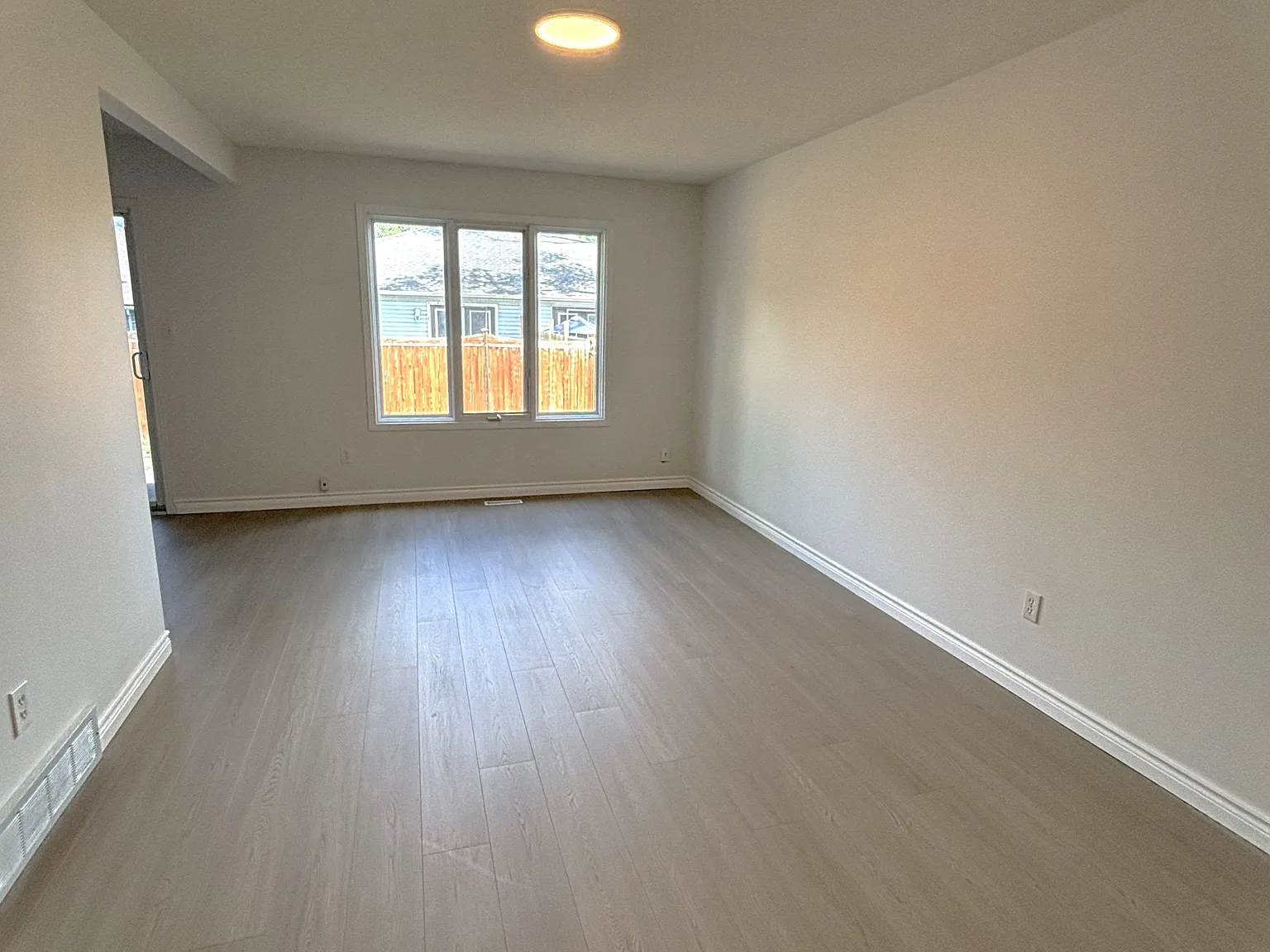 264 London Rd — Photo 2