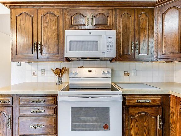 3rd image of 1501 W Lotus St