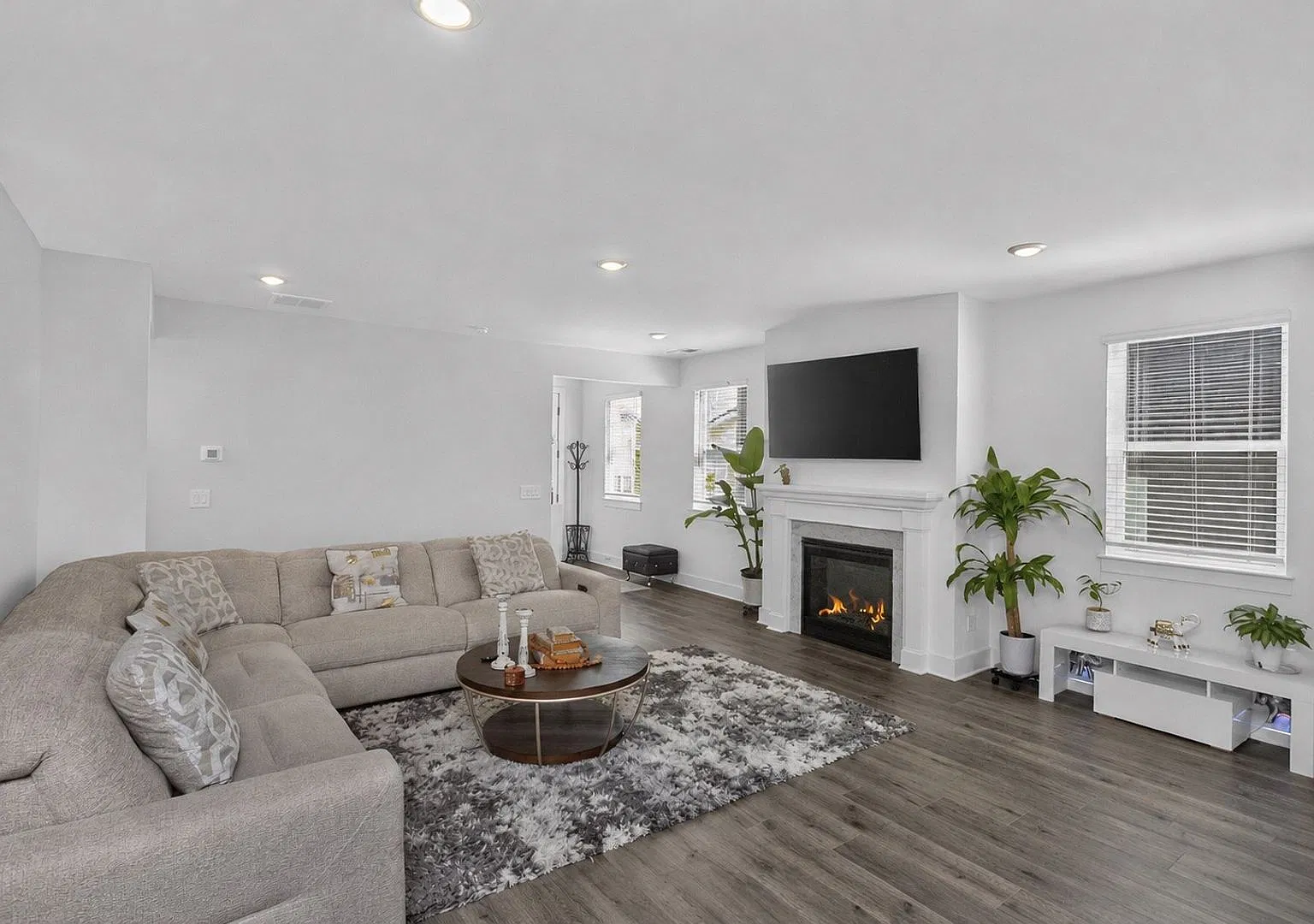 Like New 4 Bedroom in Franklin — Photo 4
