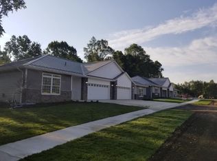 25 Hillsdale Commons Dr, Hillsdale, MI 49242