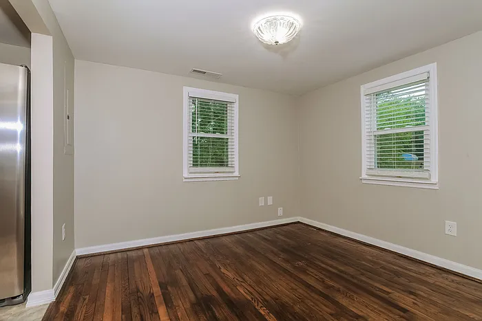 3 bed, 2.0 bath, 1152 sqft, $1,915 — Photo 4