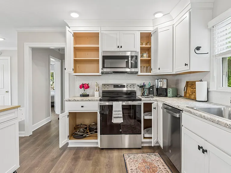 715 Lynn St — Photo 13