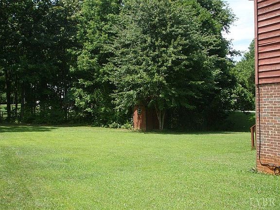 2nd image of 601 Jefferson Woods Dr