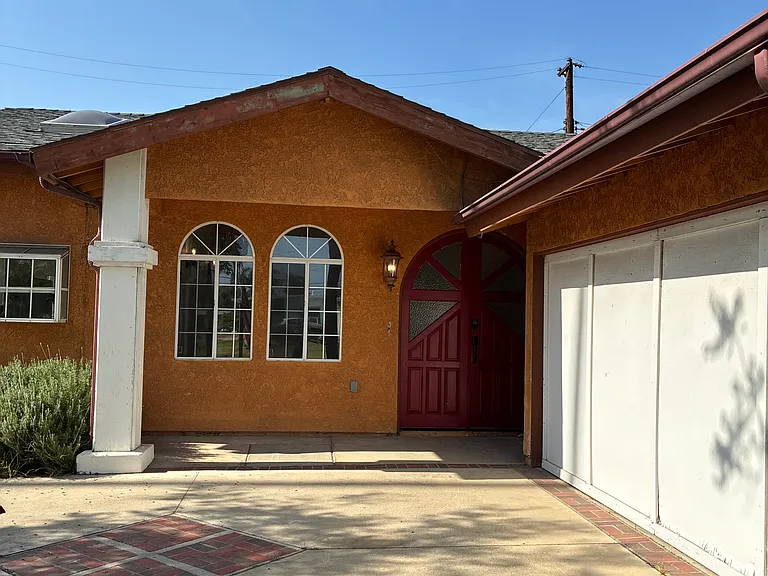 5928 N Orangecrest Ave — Photo 1