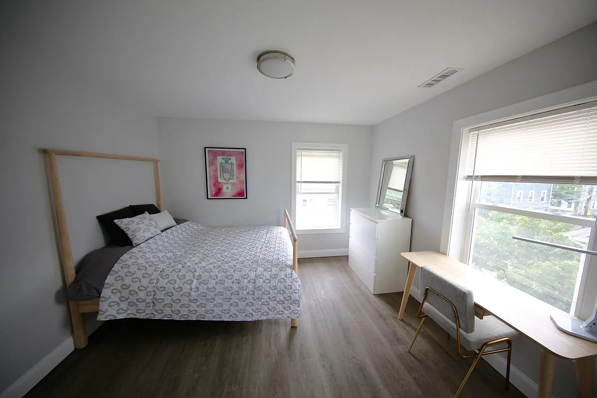 7 bed, 815 sqft, $1,175 — Photo 3