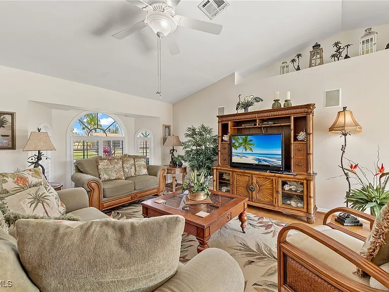 2305 SW 19th Pl — Photo 16