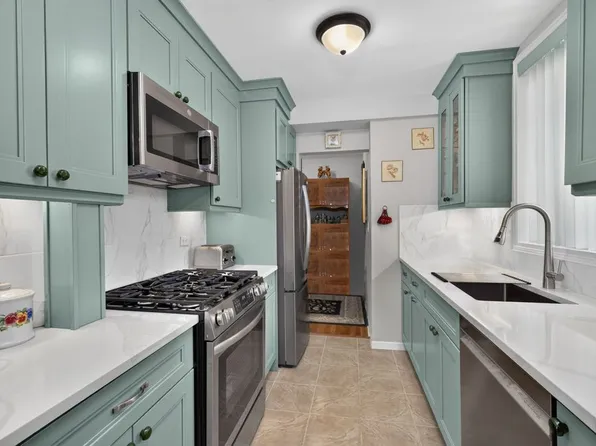 830 Howard Avenue image 1 of 15