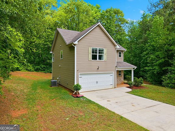 3rd image of 175 Pine Ridge Rd