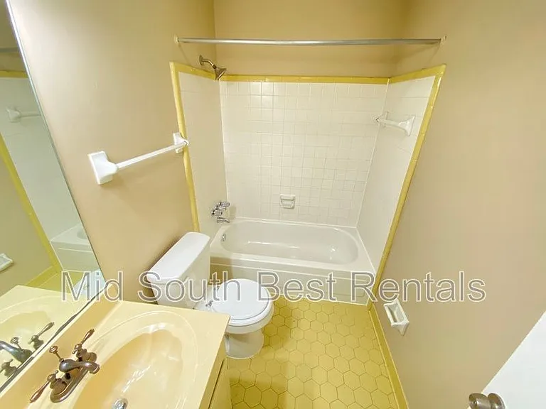 7170 Lamesa Ln — Photo 2