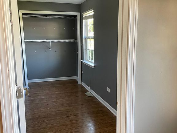 3rd image of 615 E Division St