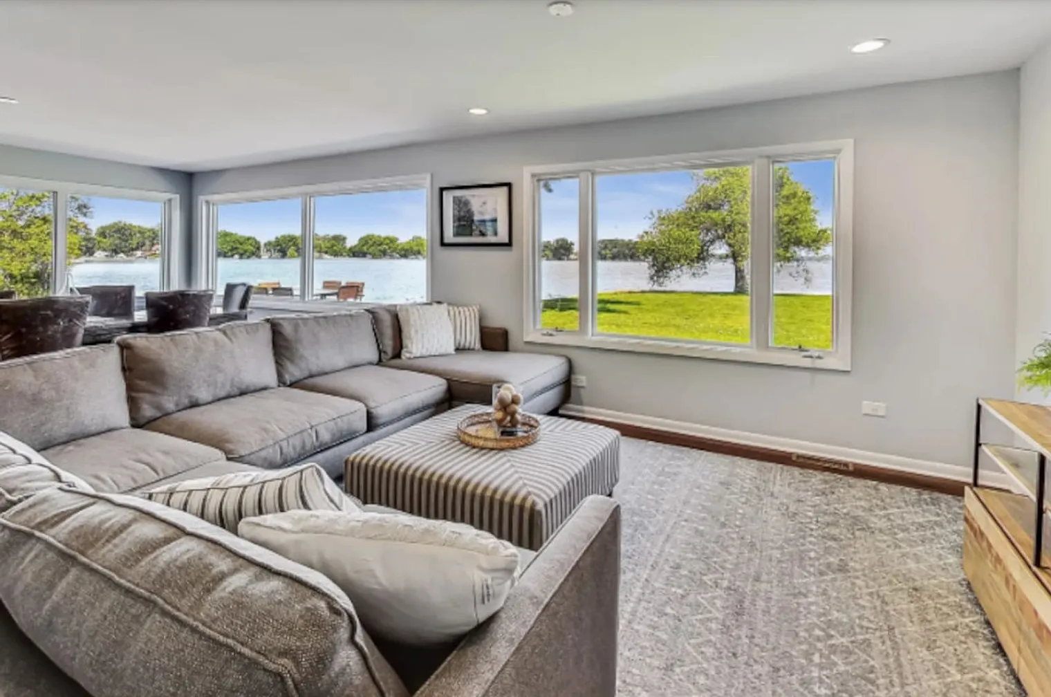 5 bed, 5.0 bath, 4079 sqft, $4,346 — Photo 3