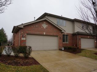 9347 Finbar Pl, Tinley Park, IL 60487