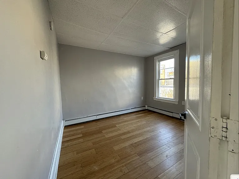 9 Rose Ave #3 — Photo 5