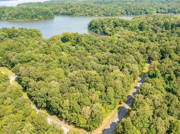 8 Dixon Ln, Eddyville, KY 42038