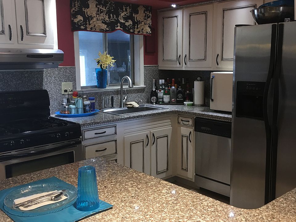 Marble floors granite counte