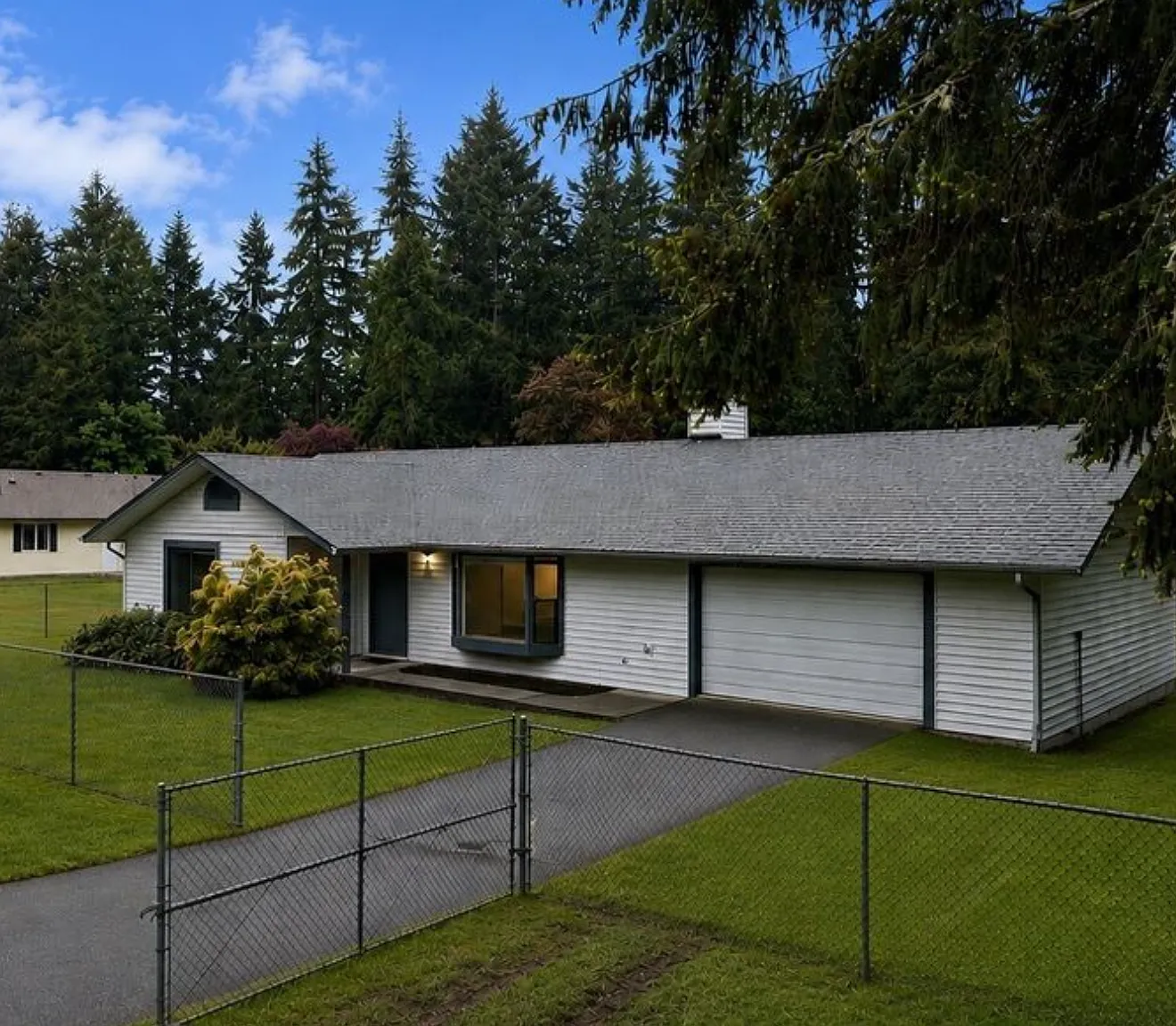 2 bed, 1200 sqft, $2,300 — Photo 4