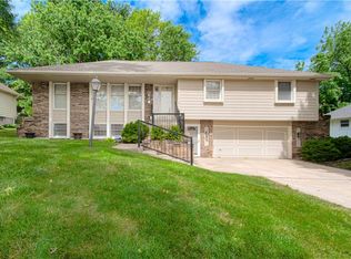 6828 N Michigan Ave, Gladstone, MO 64118