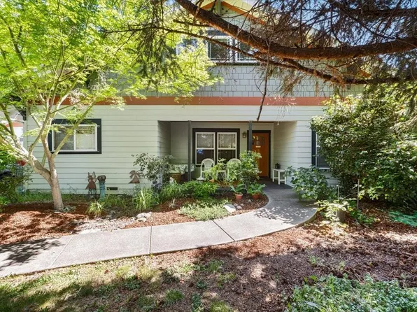 1205 E Park St, Grants Pass, OR 97527