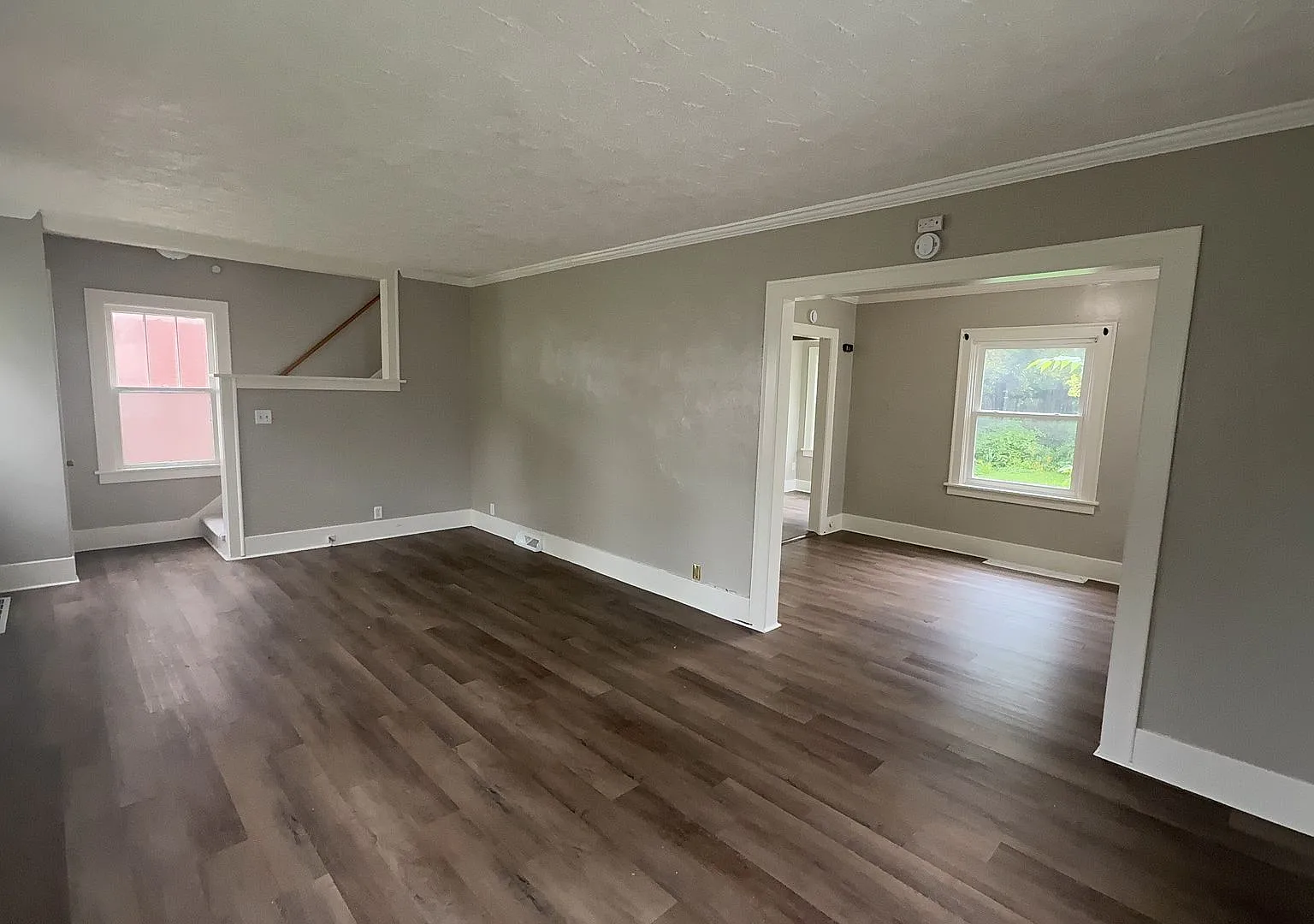 Spacious 3 Bedroom Home for Rent — Photo 2