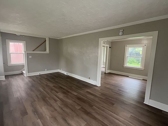 2nd image of 2040 Wyndhurst Rd