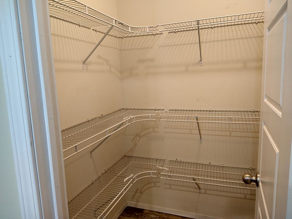 1st image of 220 Roosevelt Dr #220