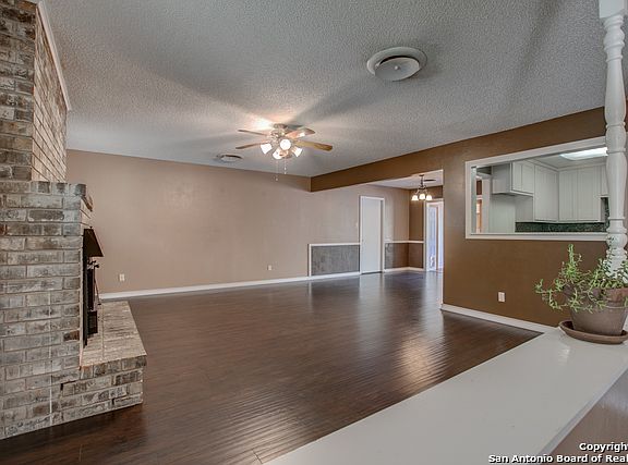5th image of 964 Twin Oaks Dr