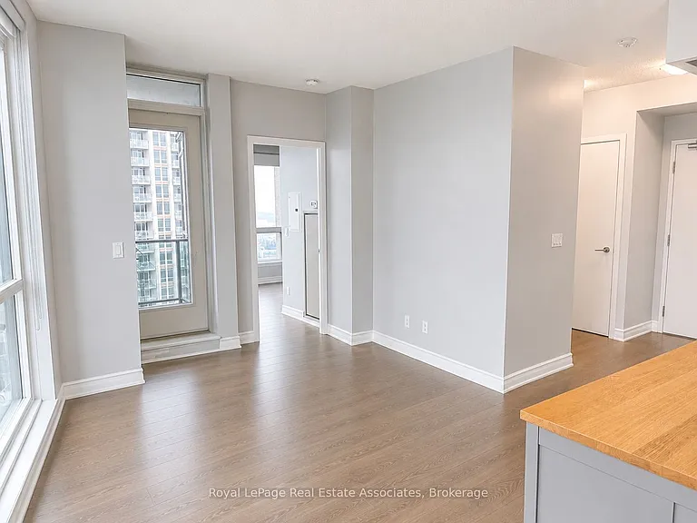 215 Fort York Blvd #2411 — Photo 6