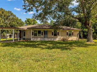 302 Channelview Dr, Anahuac, TX 77514