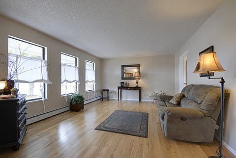 4th image of 2677 Catalina Dr