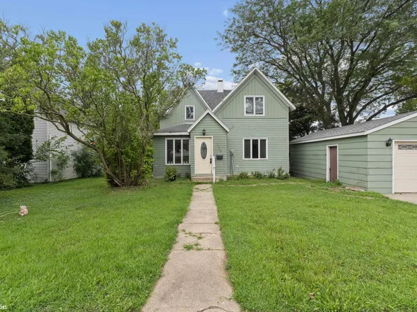 346 N 10th St, Forest City, IA 50436