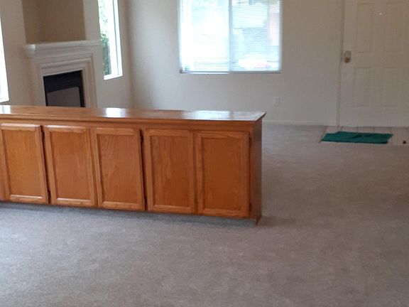 3rd image of 158 Oxburough Dr