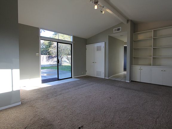 4th image of 3173 Morris Dr