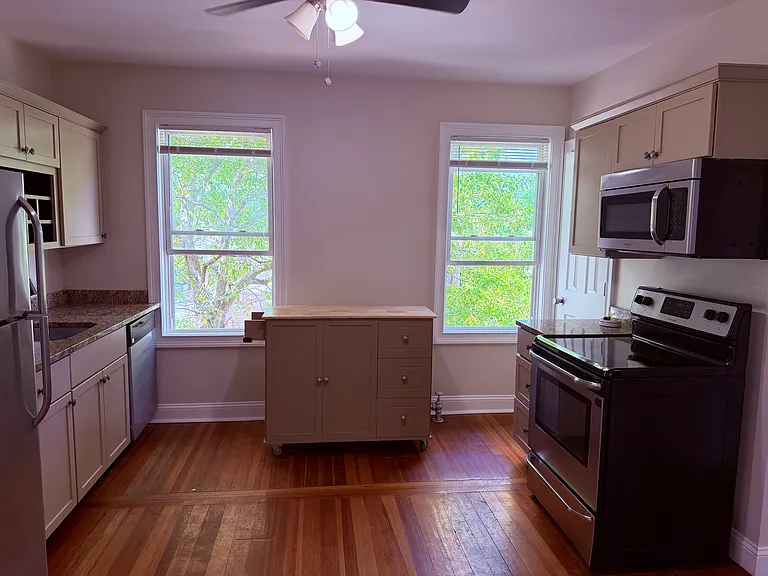 1032 Hope St — Photo 5