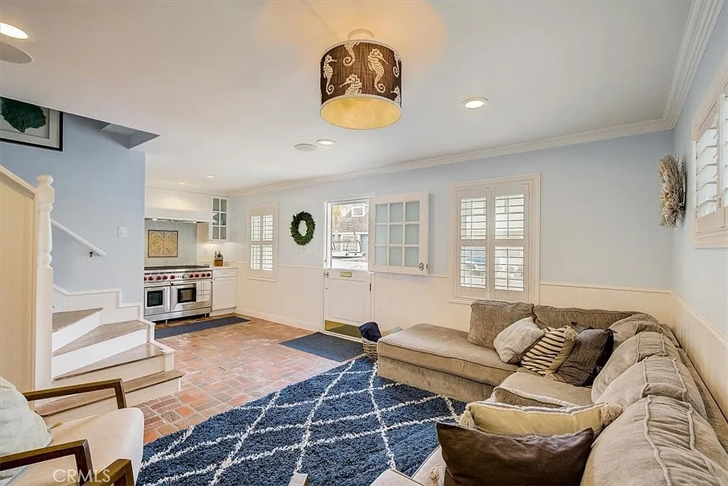 4 bed, 2.5 bath, 1984 sqft, $10,000 — Photo 3