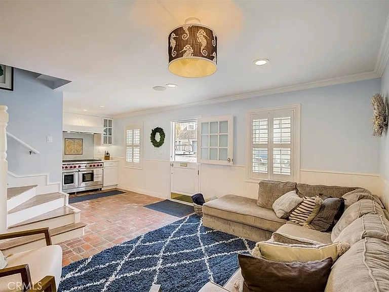 2128 Miramar Dr — Photo 3
