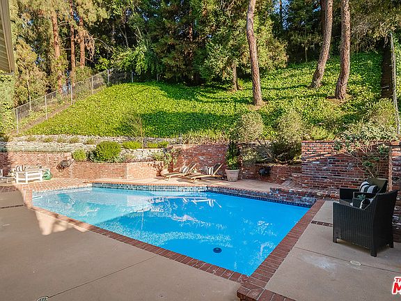2nd image of 3274 Berry Dr