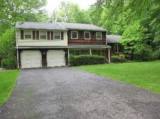 24 New England Dr, Lake Hiawatha, NJ
