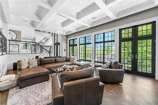 Sold by PRENDAMANO REAL ESTATE | media 8