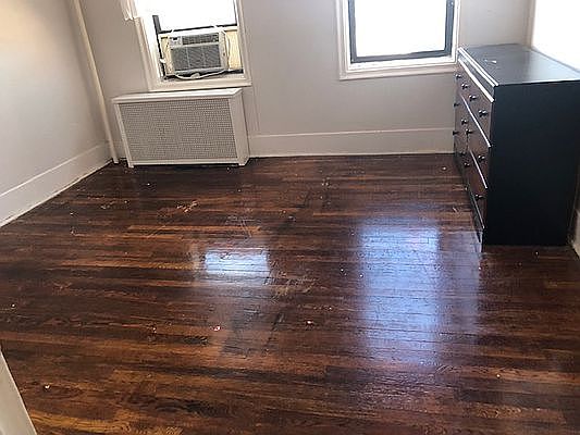 3rd image of 3146 45th St APT 3C