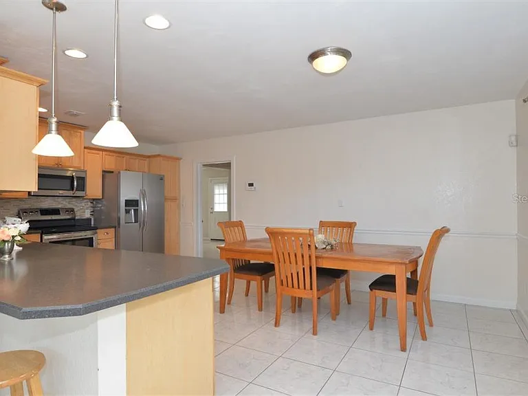 300 E Maine Ave — Photo 17