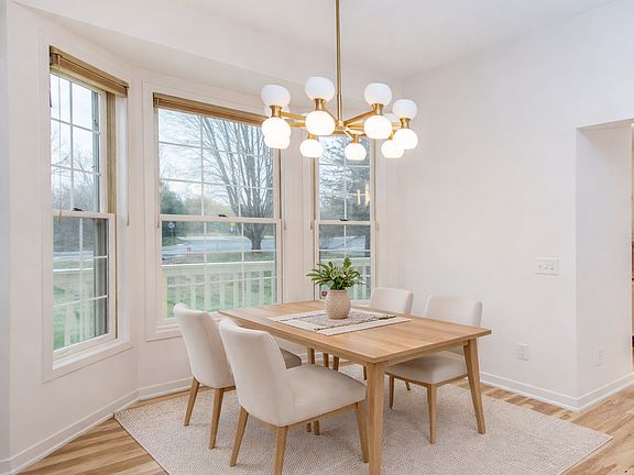 5th image of 2498 Pond Cir E
