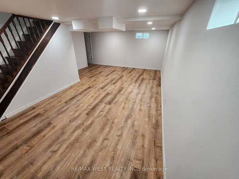 10658 Atwater Cres — Photo 27