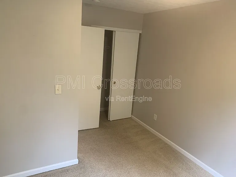 8620 Olenbrook Dr — Photo 32
