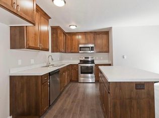875 N Pershing St, Mount Angel, OR 97362