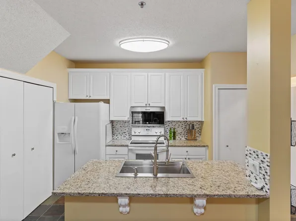 17918 Cobblestone Way, Eden Prairie, MN 55347